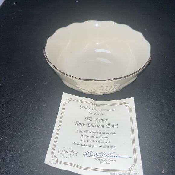 Lennox rose blossom bowl 24 K gold trim Edge 5 1/2” X 2” - Picture 2 of 8